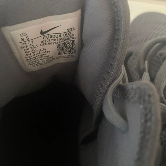 LeBron Witness 4 (Team) CV4004-001) 8.5 M WMS Sz 10 - Picture 3 of 14